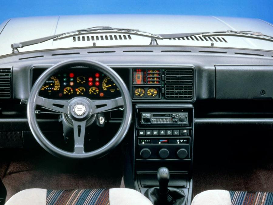  Lancia Delta HF 4WD 1986 года  (фото 2 из 12)